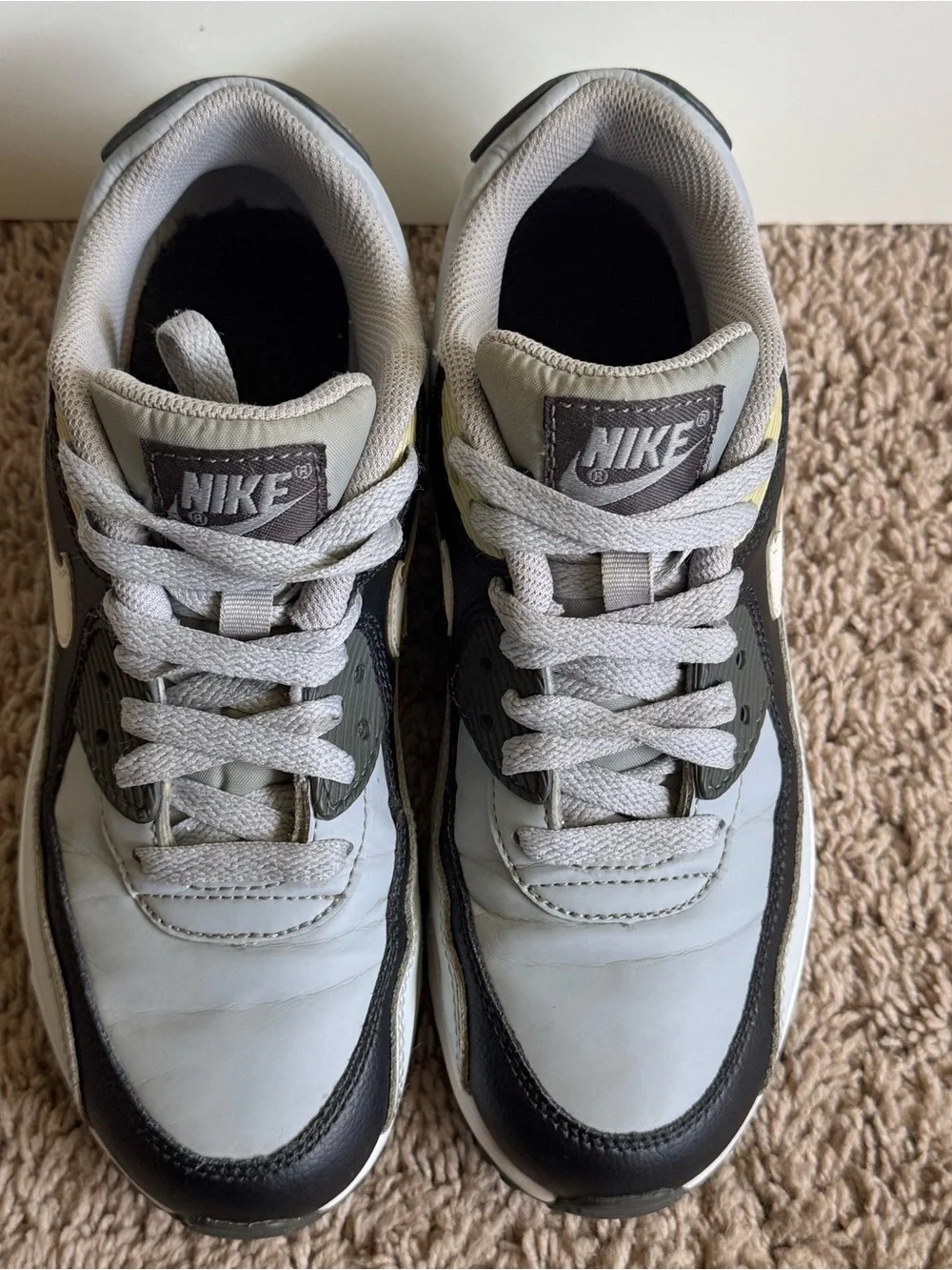NIKE Air Max 90 Big Kids Sneakers Wolf Grey Black Leather GS Size 5.5 Youth